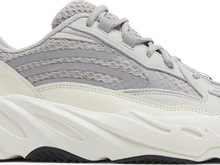 Yeezy 700 v2 Static Discount